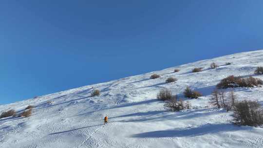 实拍登雪山画面