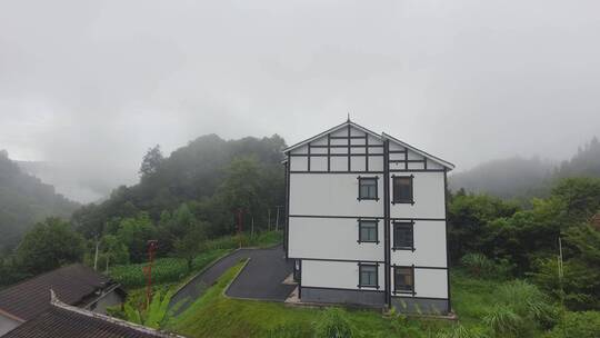 4K航拍大山深处小山村