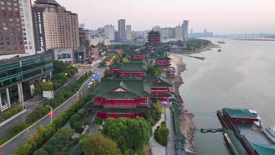 江西南昌滕王阁旅游区夜晚夜景航拍东湖区城视频素材模板下载