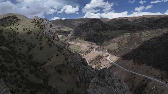 G214唐蕃古道类乌齐县吉曲峡谷航拍风光