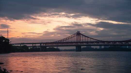 夕阳下的东莞东江大桥夜景延时