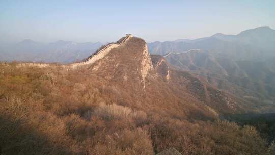 北京春天明长城遗址城墙早晨风光