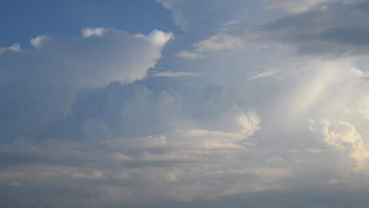 自然下雨前的云朵快速变换延时