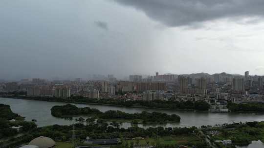 城市下雨航拍