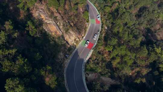 航拍汽车盘山公路