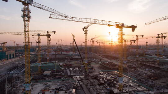 雄安建筑工地、夕阳下塔吊林立