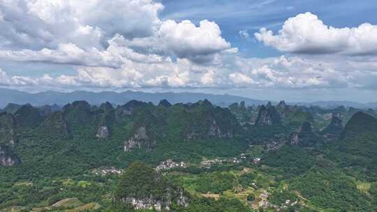 蓝天白云下的桂林山峰自然风光航拍延时