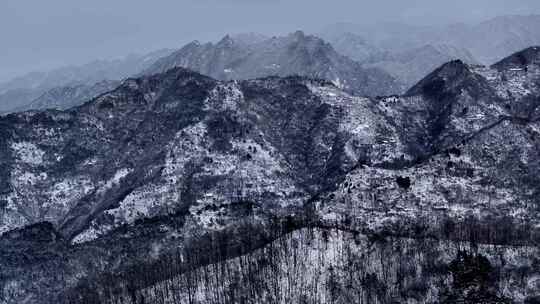 秦岭冬天下雪 白雪皑皑