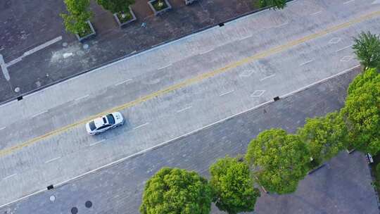 警车白天巡逻出警