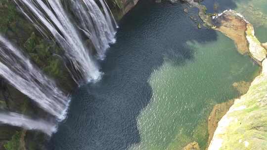 航拍贵州黄果树瀑布瀑布河流蓝天白云景区