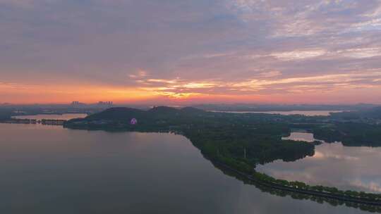 武汉东湖风景区夏季日出风光