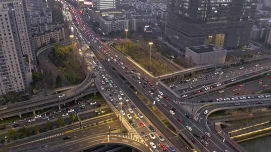 航拍夜晚繁忙都市高架桥交通枢纽