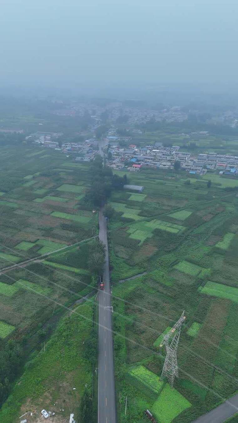 航拍乡村田野公路景象