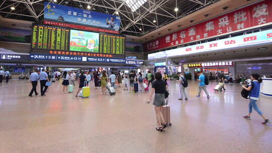 延时拍摄北京西客站大厅人流视频素材模板下载