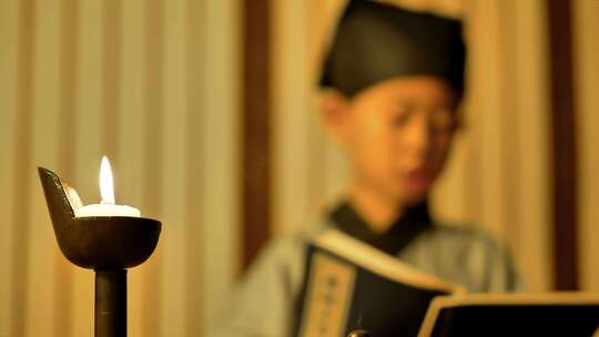 少年书房看书写字