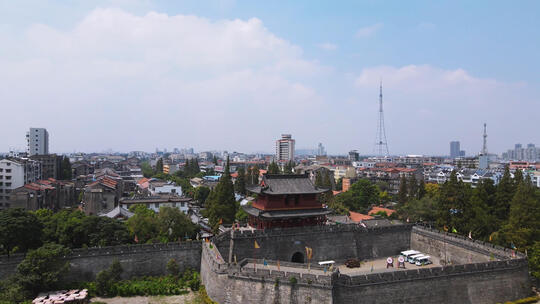 航拍湖北荆州历史古城城墙全景