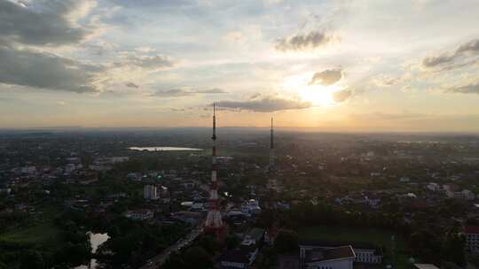 4K航拍夕阳下老挝首都万象城市风光