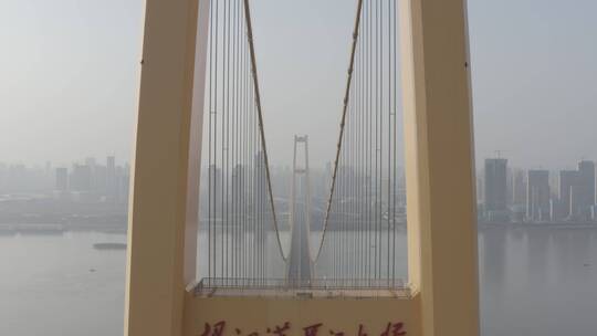 2020年初武汉封城期间空荡荡的杨泗港大桥