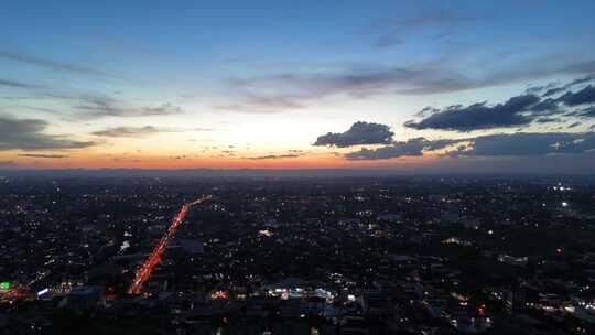 4K航拍夕阳下老挝首都万象城市风光