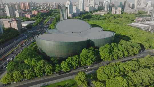 上海东方艺术中心建筑车流航拍