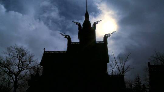一座幽灵般的教堂