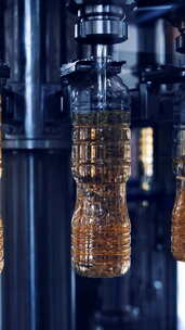 精炼葵花籽油食品生产线。精炼的生产和灌装