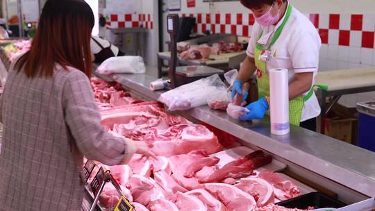 实拍超市买肉卖肉挑选猪肉