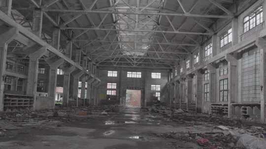 一座被废弃的厂房