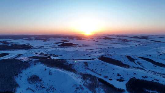 夕阳下的极寒雪原苍凉大气