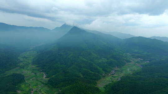 群山 湖泊 航拍 7