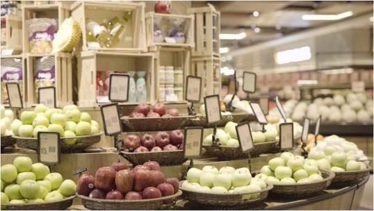 高级进口超市商场新鲜蔬菜水果选购购买