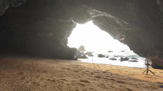 海南万宁山钦湾燕子洞航拍