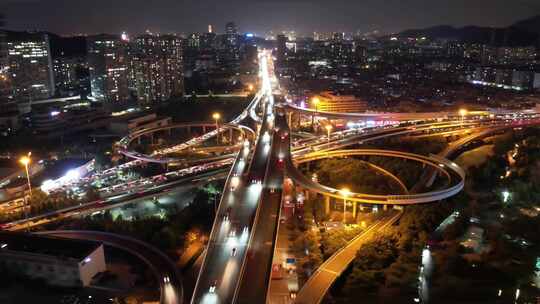 山东济南英雄山立交桥夜景车流航拍延时