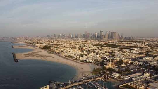 迪拜海滩和摩天大楼