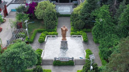 人物雕塑视频周保中将军人物雕像航拍