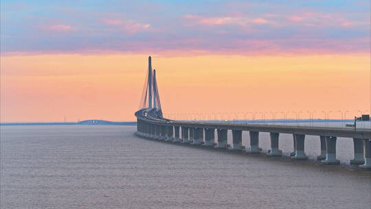 航拍上海长江大桥和风电