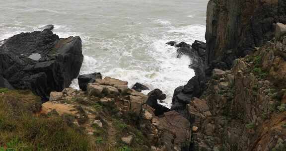 福建平潭岛海岸线礁石海浪空镜