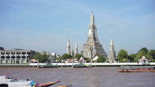 泰国曼谷郑王庙湖泊河流湄南河游船邮轮视频素材模板下载