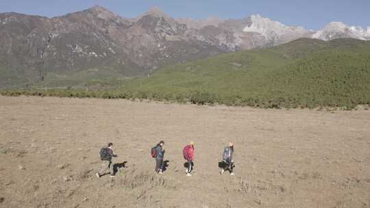 4K航拍云南丽江玉龙雪山大峡谷徒步