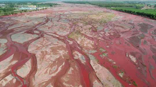 青海海西都兰大地之血绿树建筑航拍视频