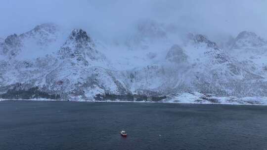 挪威罗弗敦群岛北极圈雷纳冬季雪景高空航拍