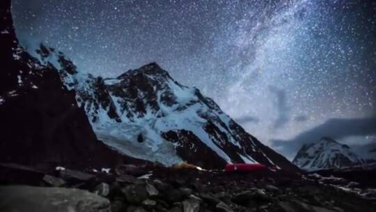 日夜变化的雪山景色