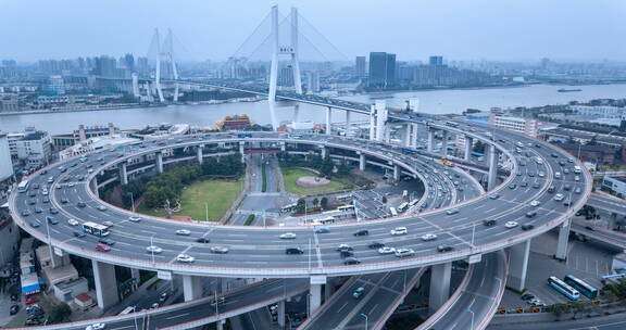 鸟瞰上海南浦大桥的延时