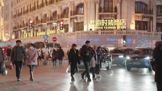 上海南京东路霓虹灯夜景人流