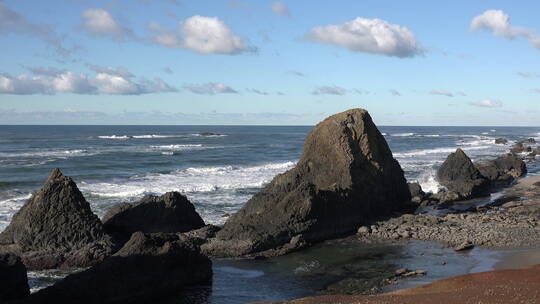 海岸边的岩石视频素材模板下载