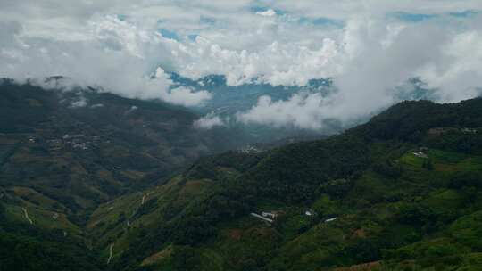 云南风光普洱云雾茶山村寨