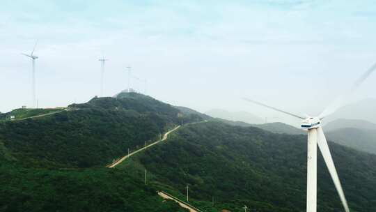 4K航拍岱山凉峙渔村山上的风力电机