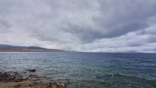 赛里木湖的云海
