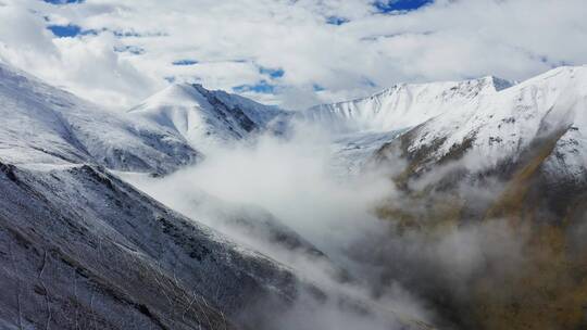 航拍西藏那曲比如县夏拉雪山风景