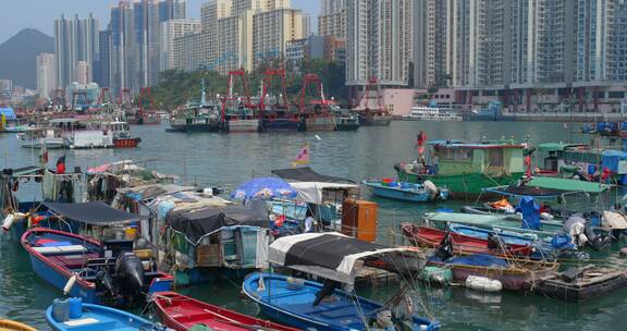 香港港口的船只和建筑